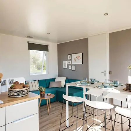 Mobil-home Confortable Avec Terrasse A Saint-jean-de-monts - Api-1-52-1117