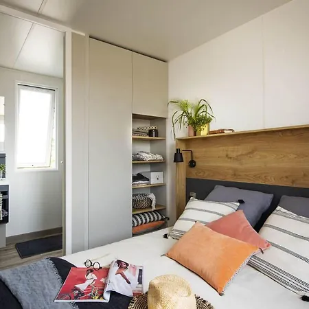 Mobil-home Confortable Avec Terrasse A Saint-jean-de-monts - Api-1-52-1117 *