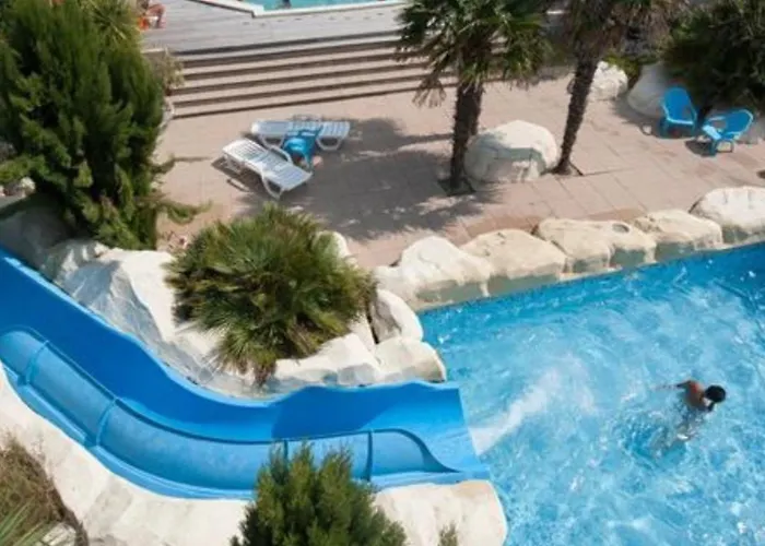 Mobil-home Confortable Avec Terrasse A - Api-1-52-1117 * Saint-Jean-de-Monts