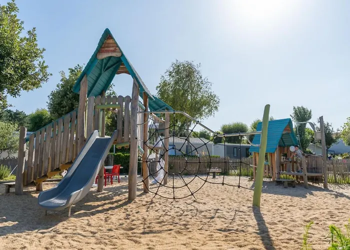 Mobil-home Confortable Avec Terrasse A - Api-1-52-1117 * Saint-Jean-de-Monts