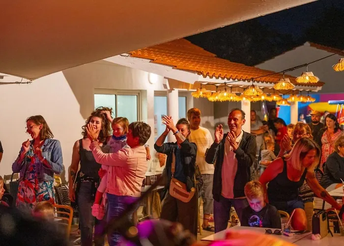 Mobil-home Confortable Avec Terrasse A - Api-1-52-1117 * Saint-Jean-de-Monts